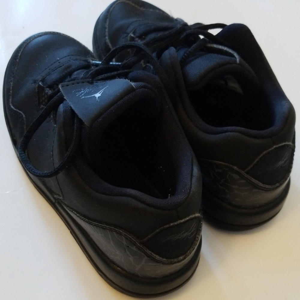 LOOK!! Kids Nike Flight size 10